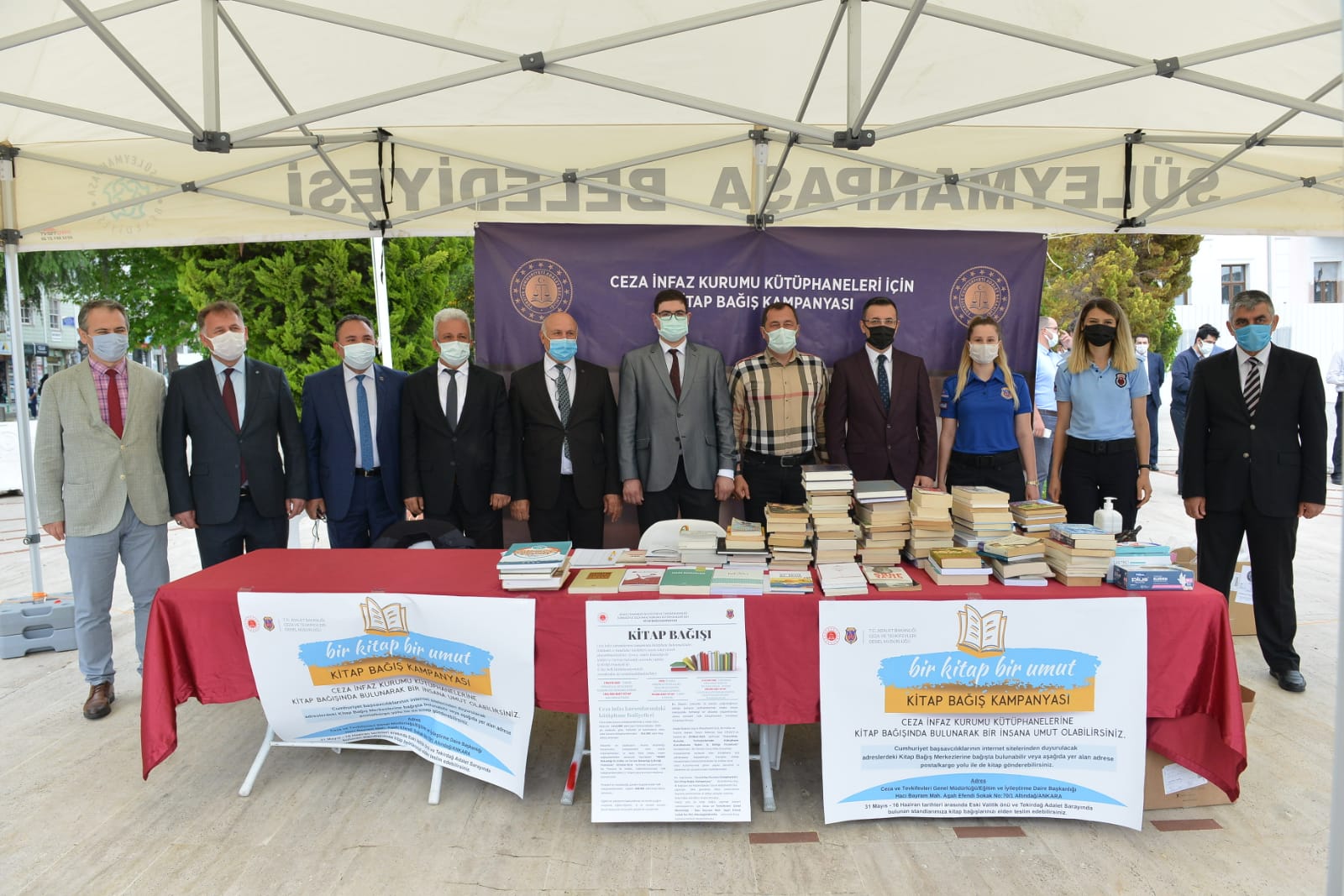 Süleymanpaşa Belediye Başkanı Cüneyt Yüksel, Adalet Bakanlığı tarafından düzenlenen Ceza İnfaz Kurumu Kütüphanelerine kitap bağışı kampanyasına destek oldu.