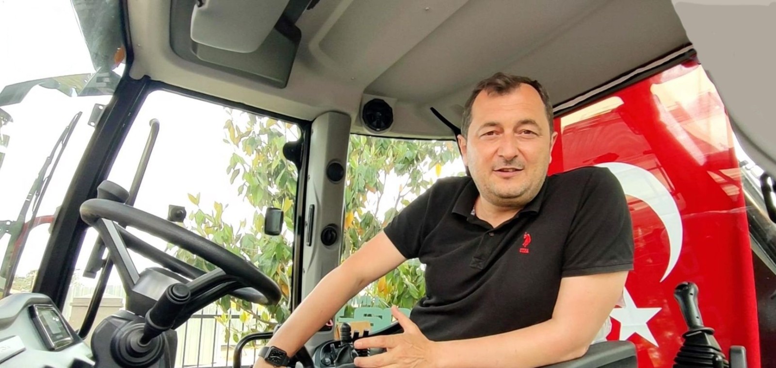 Cüneyt Yüksel’in çağrısı; “𝐒𝐮̈𝐥𝐞𝐲𝐦𝐚𝐧𝐩𝐚𝐬̧𝐚 𝐄𝐯𝐢𝐦𝐢𝐳, 𝐁𝐢𝐫𝐥𝐢𝐤𝐭𝐞 𝐓𝐞𝐦𝐢𝐳 𝐓𝐮𝐭𝐚𝐥ı𝐦!”…