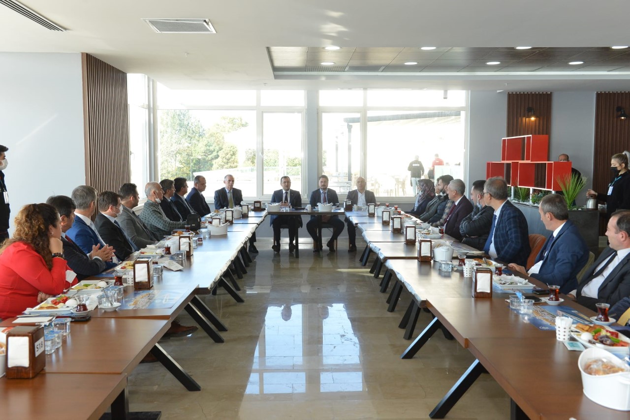 Başkan Yüksel okul müdürleri ile bir araya geldi…
