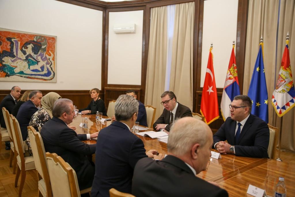 TBMM Başkanı Prof. Dr. Mustafa Şentop, resmi ziyaret için gittiği Sırbistan’da Cumhurbaşkanı Vucic ile bir araya geldi.