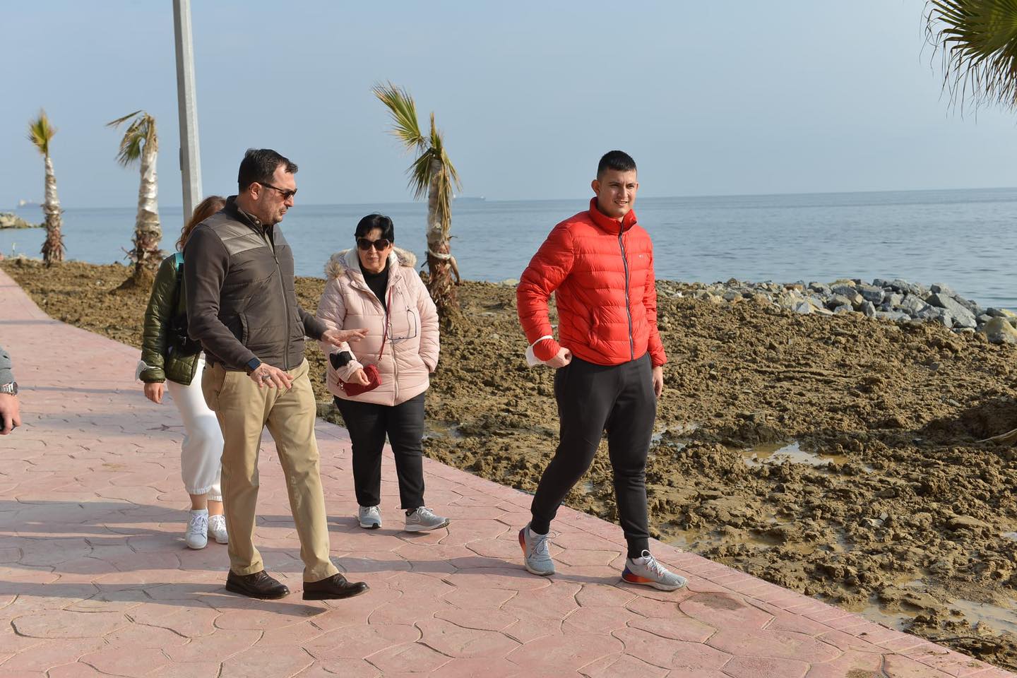 Başkan Yüksel Alkaya ve Altınova sahillerinde incelemede bulundu…