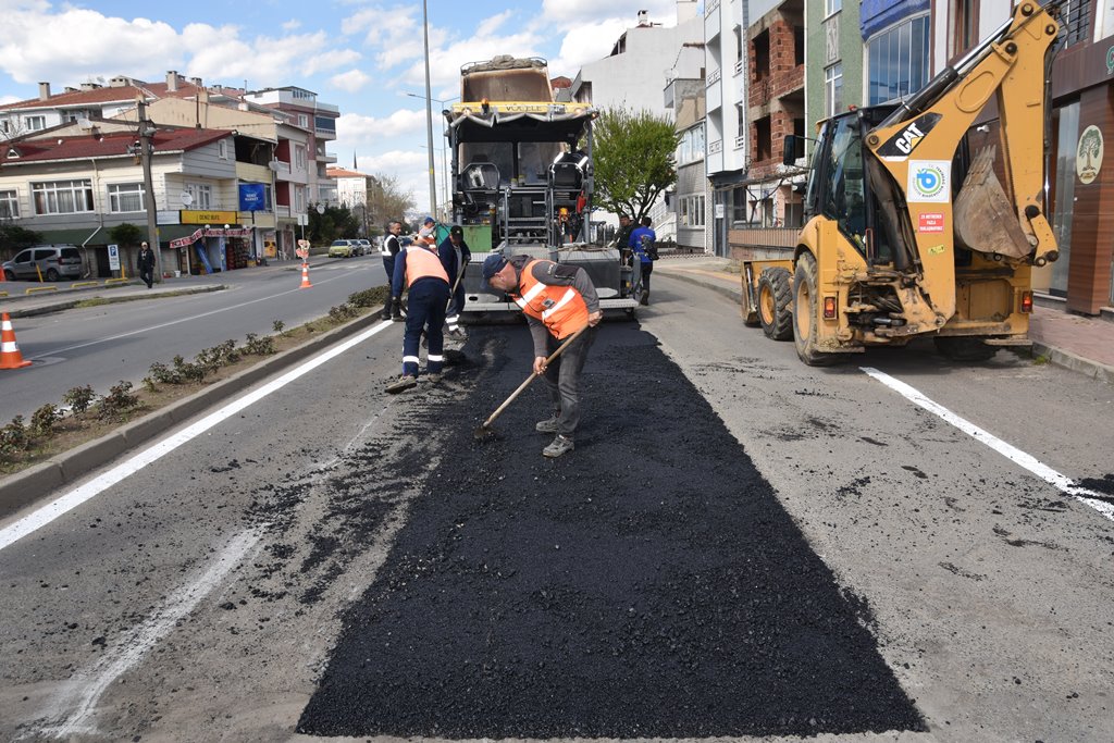SÜLEYMANPAŞA’DA 400 TON SICAK ASFALT SERİMİ YAPILDI…
