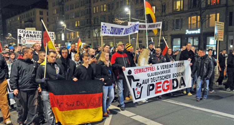 Aşırı sağcı Pegida örgütü iftar saati Hollanda’daki camilerin önünde domuz pişirecek!