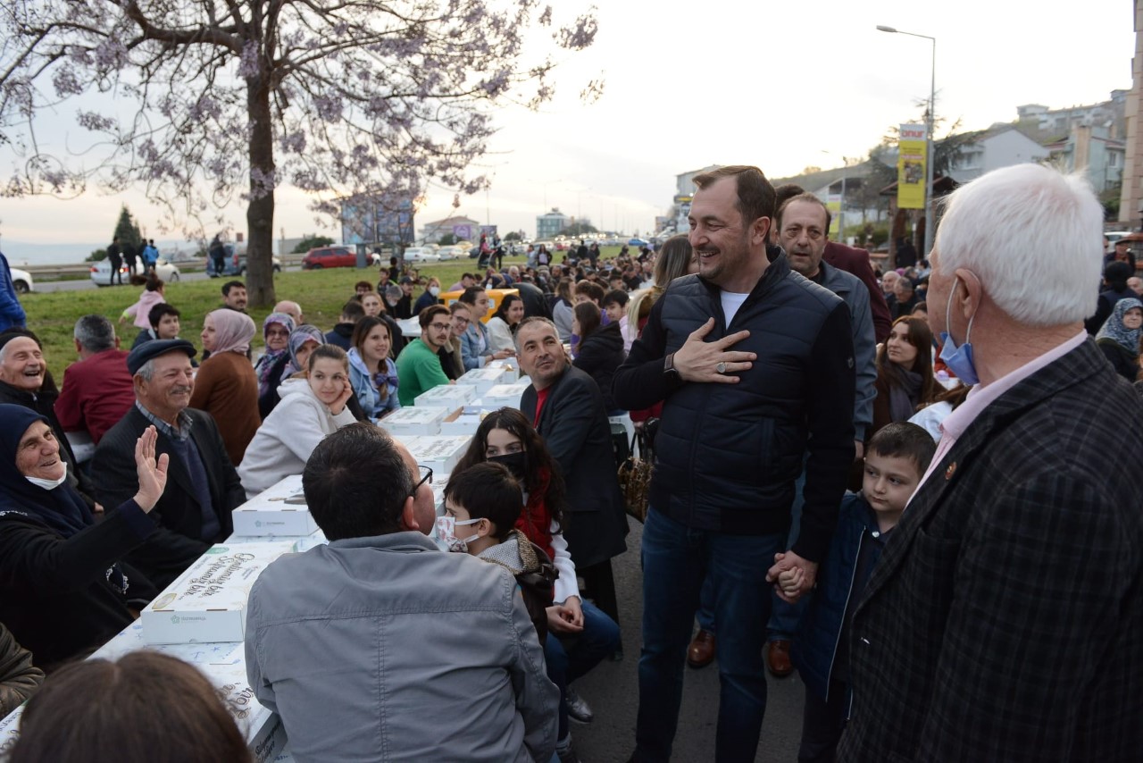 Beş mahallede daha on binler Gönül Sofralarında buluştu.