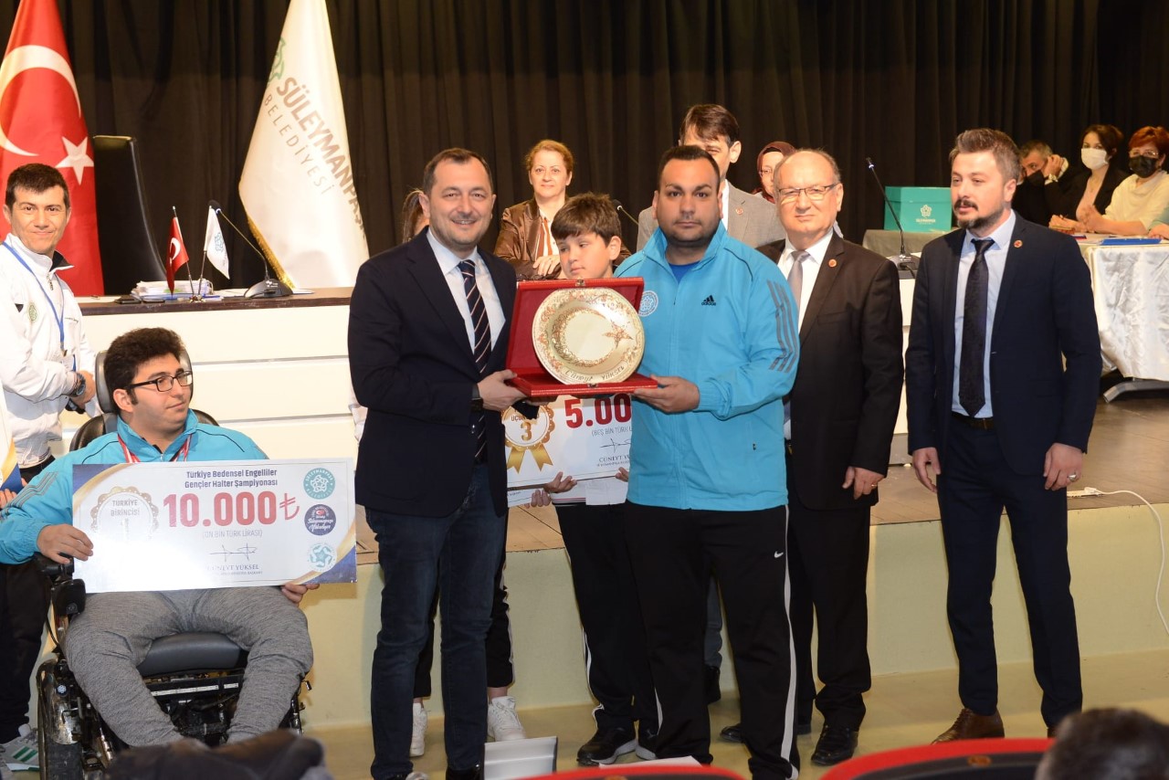 Süleymanpaşalı şampiyonlara belediyeden ödül