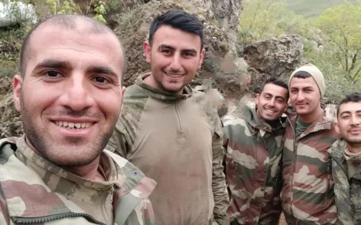 5 Şehidin birlikte gülümsediği fotoğraf yürekleri dağladı…