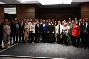 Bakan Koca sağlık çalışanlarına müjdeyi verdi