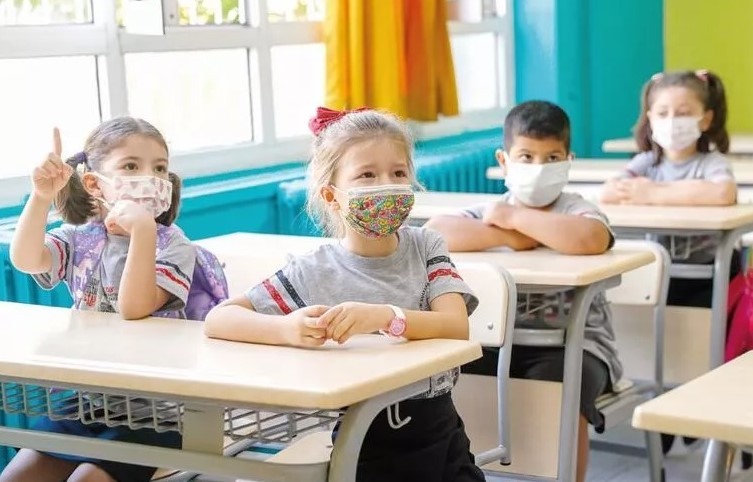 Okullarda maske zorunlu olacak mı? Bakan konuya açıklık getirdi…