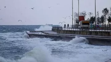 Çanakkale’de okullar tatil edildi. Lodos etkisini arttırıyor.
