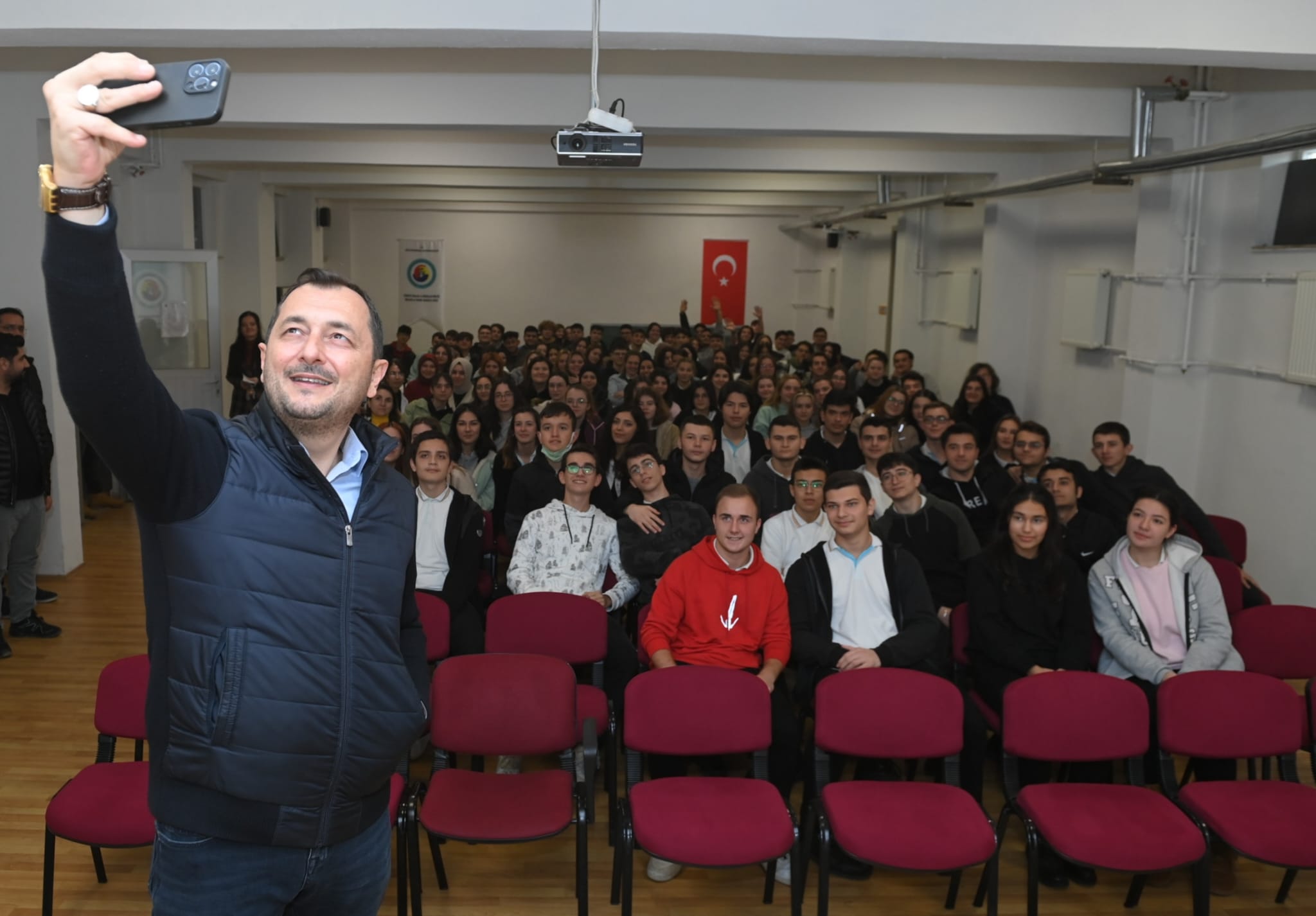 Üniversiteye hazırlanan öğrencilere “PAŞA ÖĞRENCİ KARTLARI” dağıtılmaya devam ediyor.